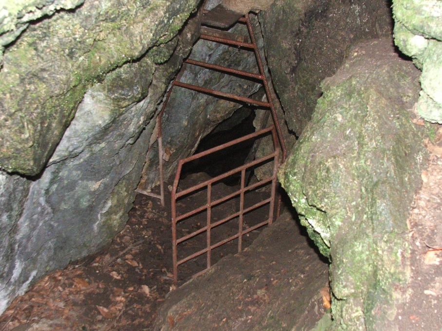 Pénz-lik barlang bejárata